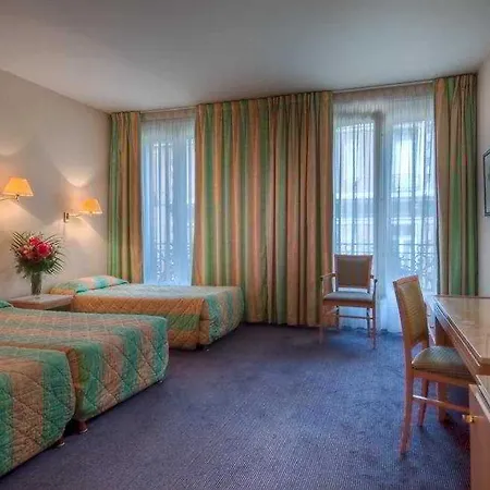 Hotel Le Belmont Parigi